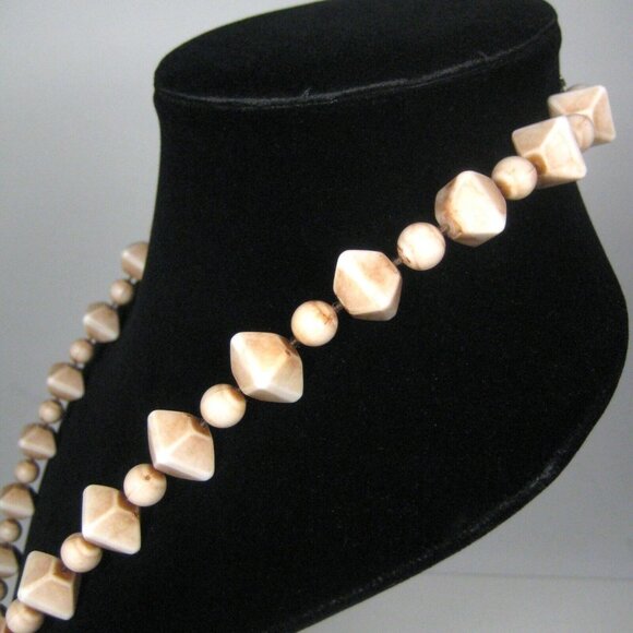Necklace Strand Vintage 1970s 1980s Beaded Plastic Faux Stone Octahedron 32 in - Picture 5 of 8